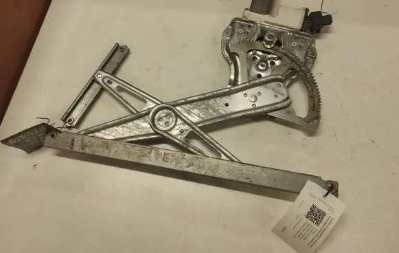 Toyota Avensis T250 Front door window regulator with motor 0130822032