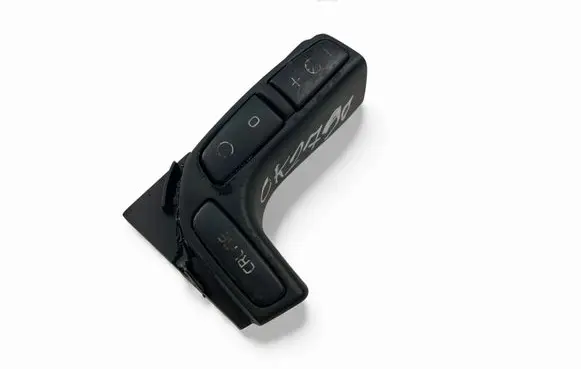 Volvo S60 Steering wheel buttons/switches 30739571