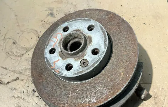 Volkswagen Multivan T4 Front wheel hub spindle knuckle