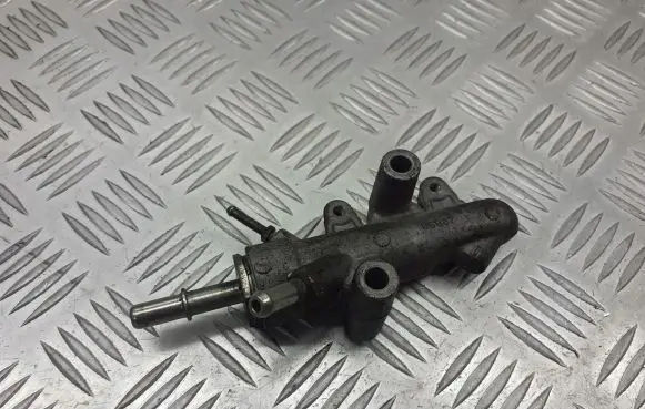 Opel Zafira B Fuel distributor 55189200
