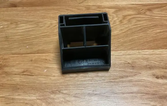 BMW 5 E60 E61 Radiator mount bracket 7542517 PA66GF30
