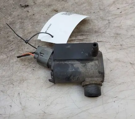 Hyundai Santa Fe Windscreen/windshield washer pump 7305A09