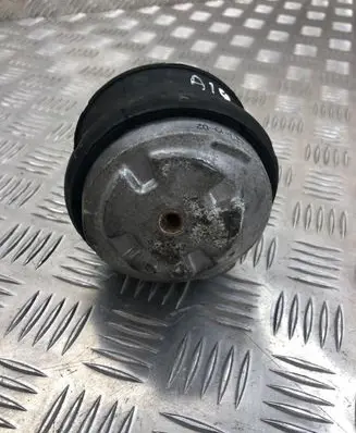 Mercedes-Benz E W211 Engine mount bracket