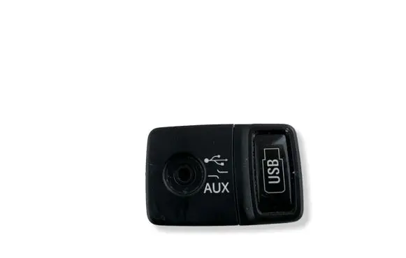 Opel Combo D AUX in-socket connector 735549165