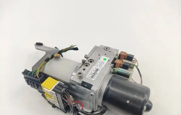 Mercedes-Benz CLK A209 C209 Convertible roof hydraulic pump A2098000330 DAI1105504