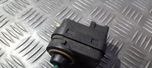Renault Scenic I Headlight level adjustment motor 7700840141