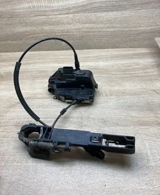 Nissan Primera Front door lock 050060 BRR467