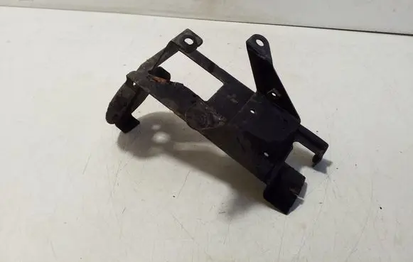 Volkswagen Touareg I Fuel filter bracket/mount holder 7L6127224