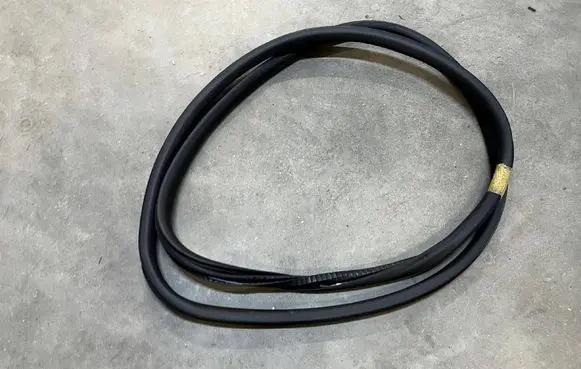Citroen DS7 Crossback Front door rubber seal 9811537480