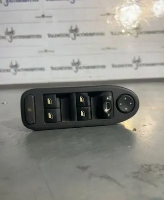 Mercedes-Benz GLC X253 C253 Electric window control switch 53269700 53269704