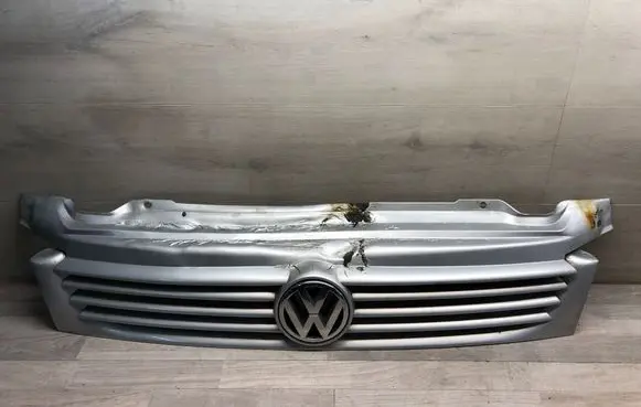 Volkswagen Multivan T4 Front bumper upper radiator grill 7D0854649