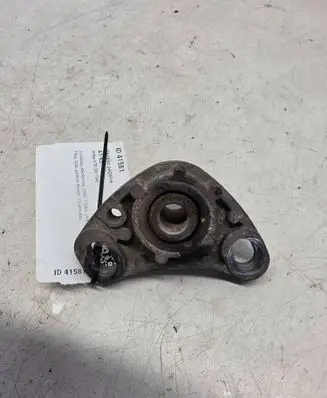Volvo V70 Engine mount bracket 8666204