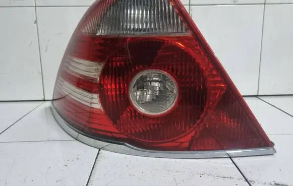 Ford Mondeo Mk III Rear/tail lights 1S7113405A