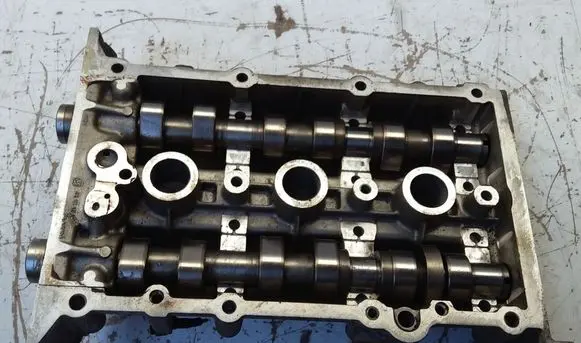 Volkswagen Polo V 6R Rocker cam cover 03E103475Q