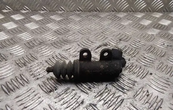 Toyota RAV 4 (XA20) Clutch slave cylinder 
