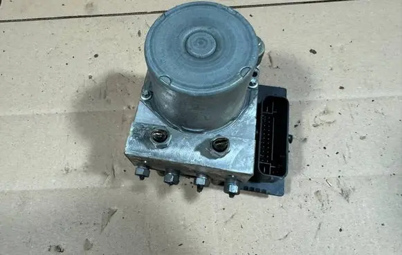 Peugeot 508 ABS Pump 9677032180