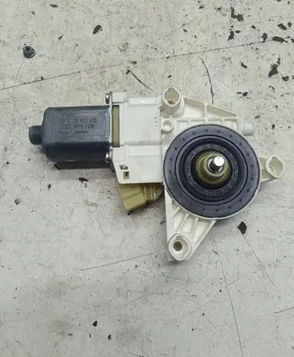 Mercedes-Benz ML W164 Front door window regulator motor 0130822272