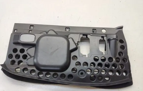 Mercedes-Benz R W251 Dashboard lower bottom trim panel A2516801139 18111797
