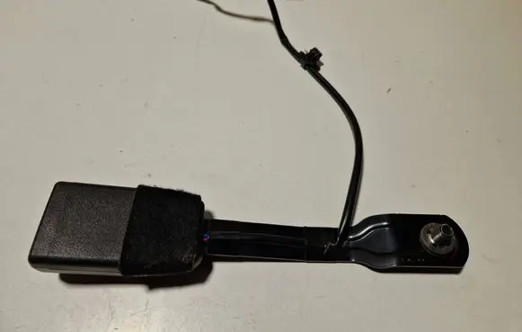 Mazda 3 Front seatbelt buckle BAH240027J