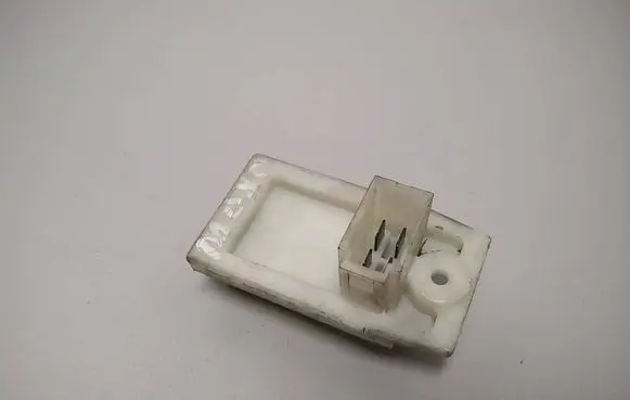 Ford Mondeo Mk III Heater blower motor/fan resistor XS4H18B647AA