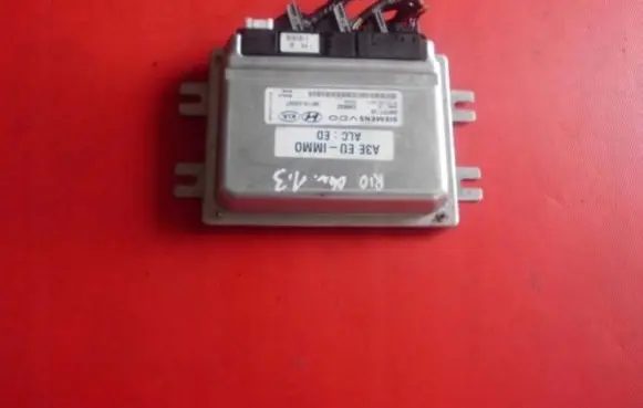 KIA Rio Engine control unit/module 5WY5713A