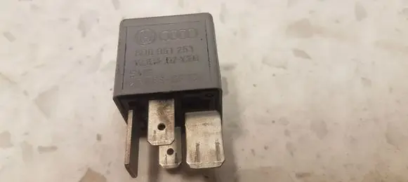 Volkswagen PASSAT B5 Other relay 8D0951253