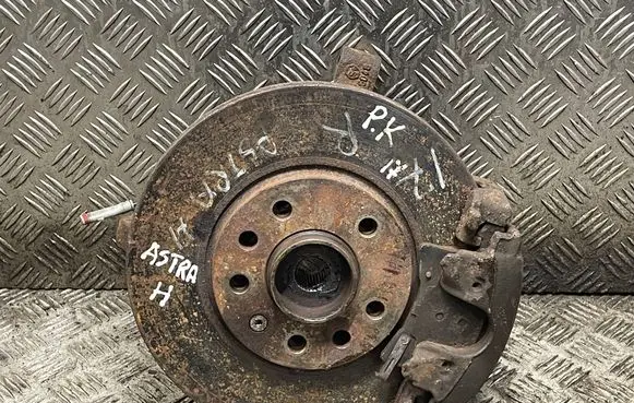 Opel Astra H Front wheel hub spindle knuckle