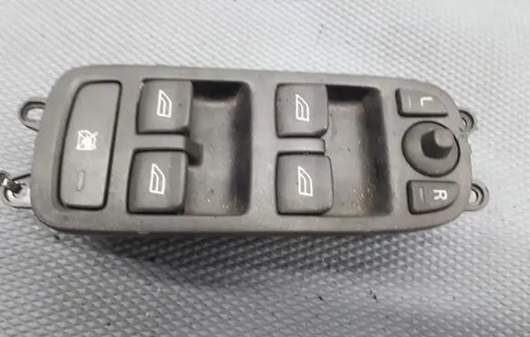 Volvo V50 Quarter vent window switch 30710787