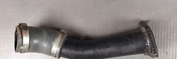 Skoda Octavia Mk4 Turbo air intake inlet pipe/hose 05L145770D 05L145828D