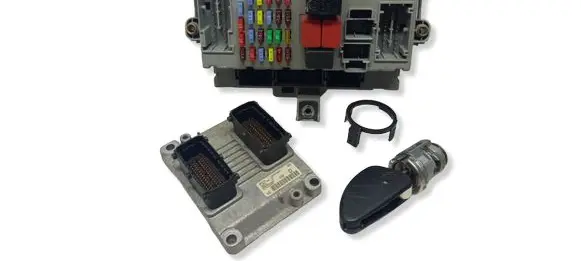 Alfa Romeo 147 Engine ECU kit and lock set 0261207727