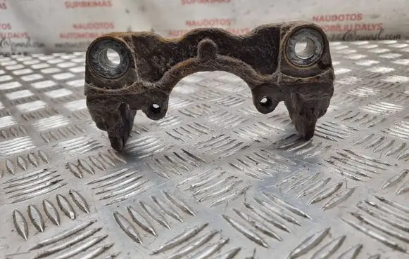 Volkswagen Touareg I Brake caliper pad carrier rear 
