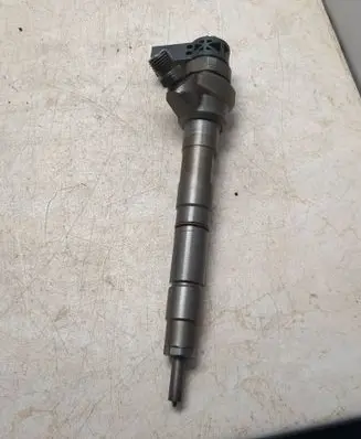 Volkswagen Crafter Fuel injector 0445110369