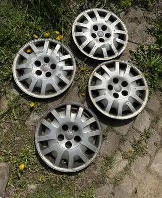 Chrysler Voyager R16 wheel hub/cap/trim 04766066AC