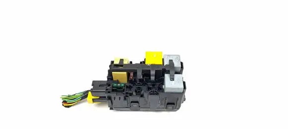 Peugeot 2008 I Fuse module 9806192580