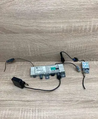 BMW 5 E39 Aerial antenna amplifier 8380685 8380945 8362533