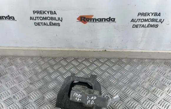Volkswagen PASSAT B8 Engine mount bracket 5Q0199262BH