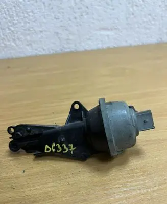 Mazda 5 Engine mount vacuum valve 042797 D6337