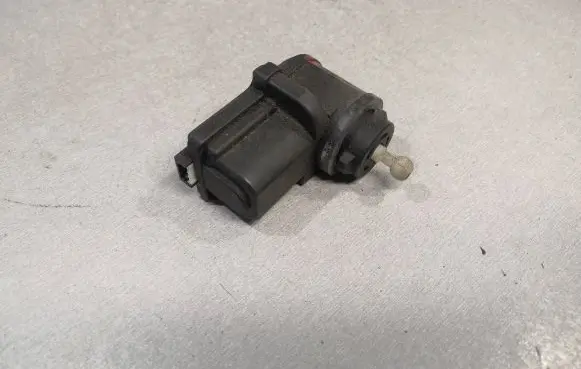 Volkswagen Polo Headlight level adjustment motor 1J0941295B