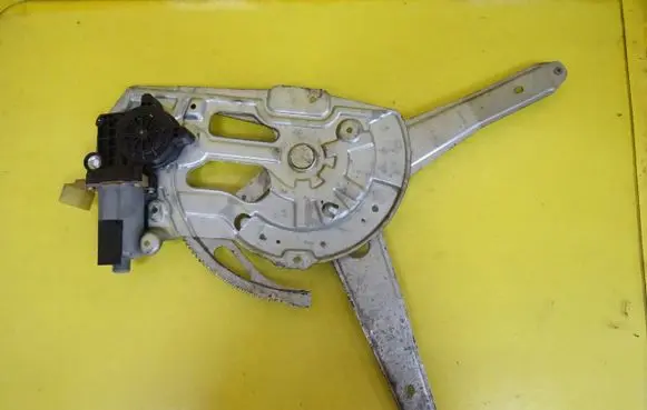 Volvo S80 Front door window regulator motor 101354-XXX