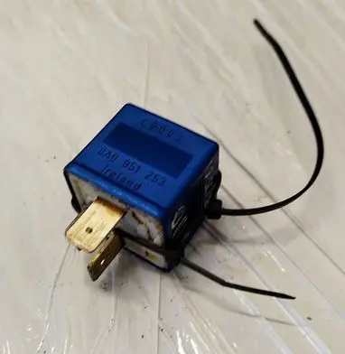 Audi A6 S6 C4 4A Other relay 8A0951253