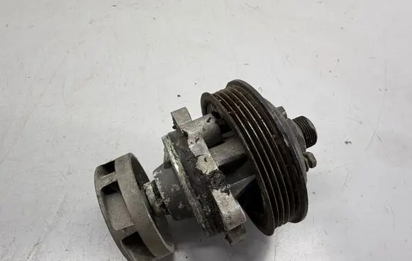 BMW 5 E39 Water pump 2246129
