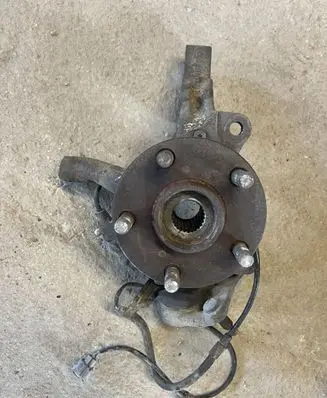 Toyota Avensis T220 Front wheel hub spindle knuckle