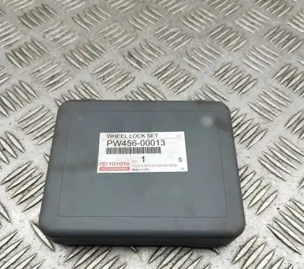 Toyota Yaris Cross Anti-theft wheel nuts and lock PW45600013