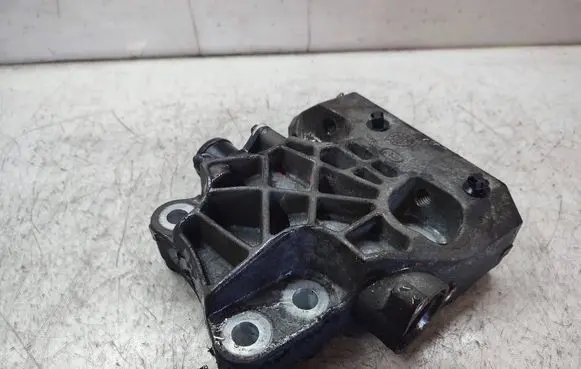Land Rover Discovery Sport Engine mounting bracket GJ326030AA