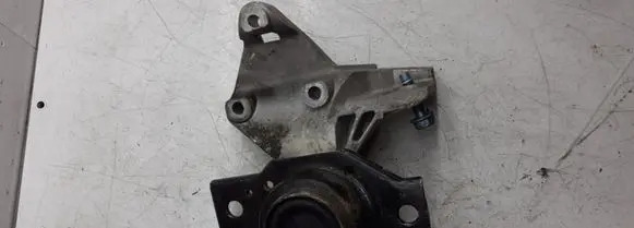 Nissan Qashqai Engine mount bracket