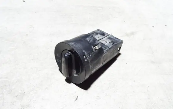 Volkswagen Golf IV Light switch 1C0941531A