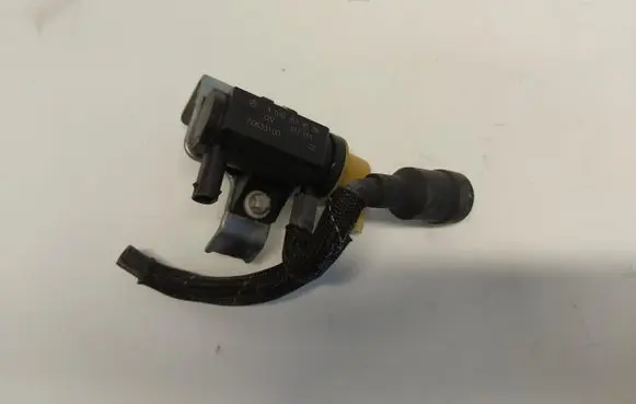 Mercedes-Benz Vito Viano W447 Turbo solenoid valve A0101534528JLK01