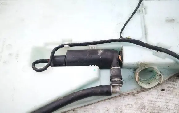 BMW X5 E70 Headlight washer pump 