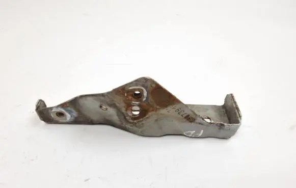 Fiat 500X Fender mounting bracket 