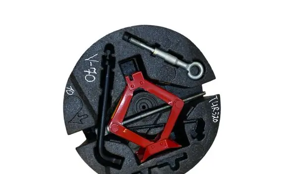 Volvo V70 Tool set 31202041